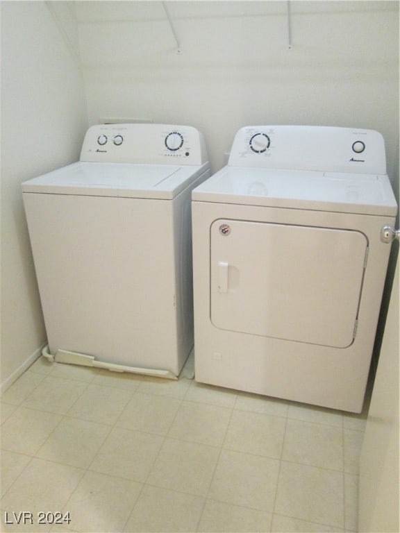 washroom featuring light tile patterned floors and washing machine and dryer