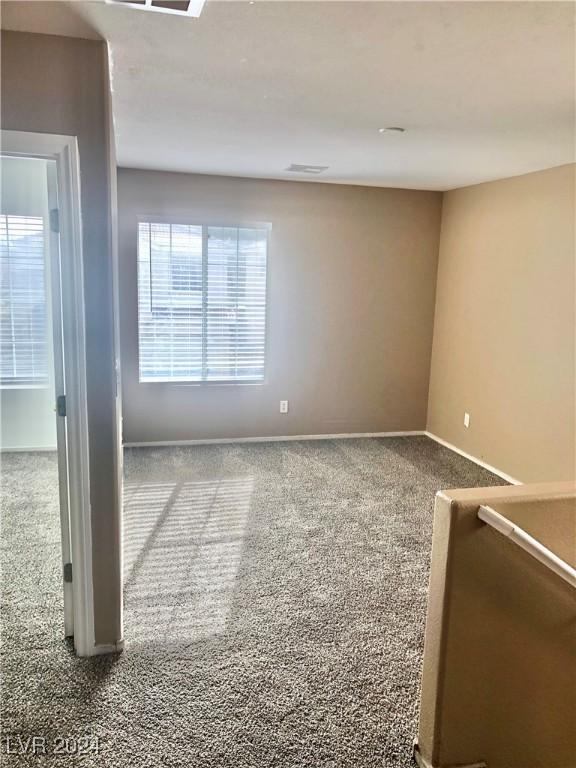 spare room with carpet flooring