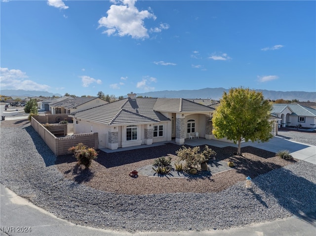 view of front of house featuring a mountain view