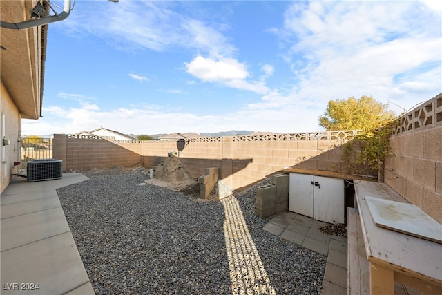 view of yard featuring central AC unit