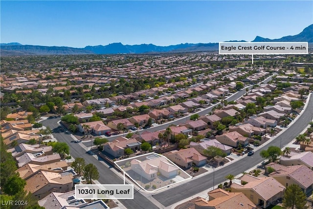 birds eye view of property featuring a mountain view