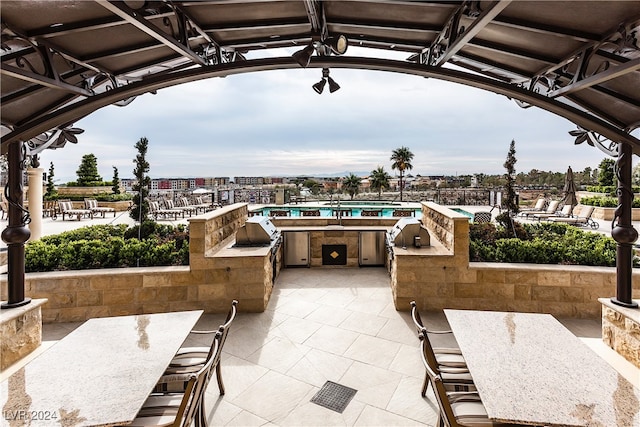 view of patio / terrace featuring an outdoor kitchen and area for grilling