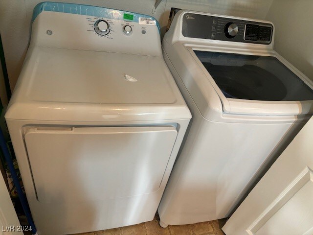 washroom featuring light tile patterned flooring and separate washer and dryer