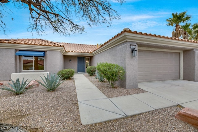 view of front of house featuring a garage