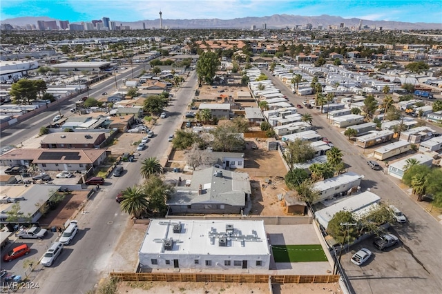 birds eye view of property featuring a mountain view