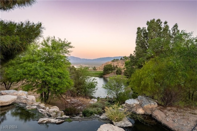 water view with a mountain view