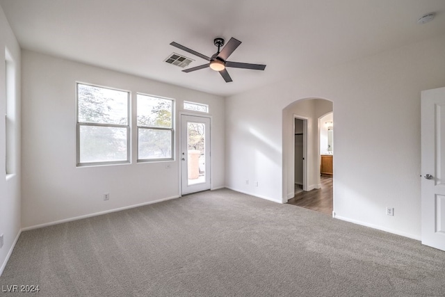 unfurnished room featuring carpet flooring and ceiling fan