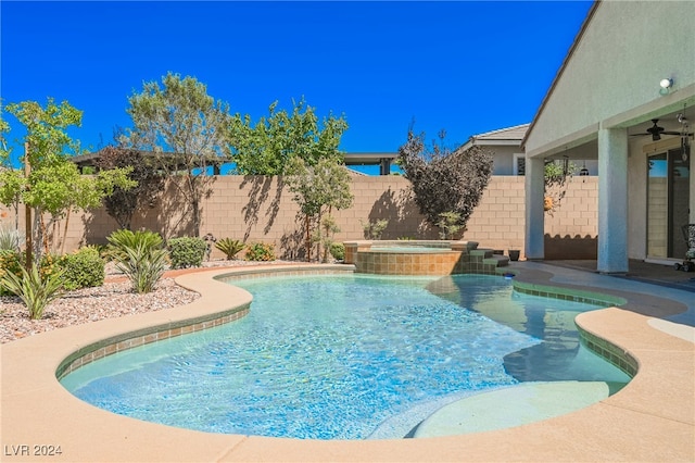 view of swimming pool featuring a fenced backyard, a pool with connected hot tub, and ceiling fan