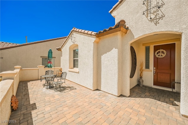 exterior space featuring outdoor dining area