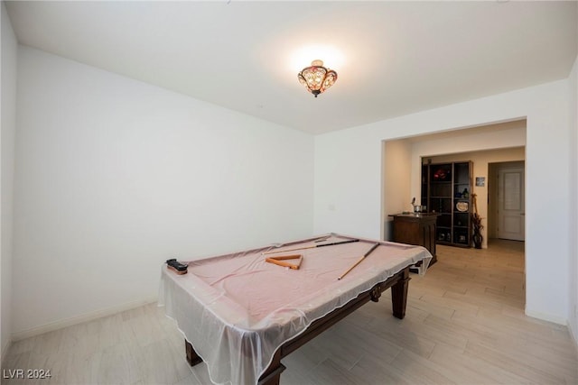 rec room featuring light wood-type flooring, billiards, and baseboards