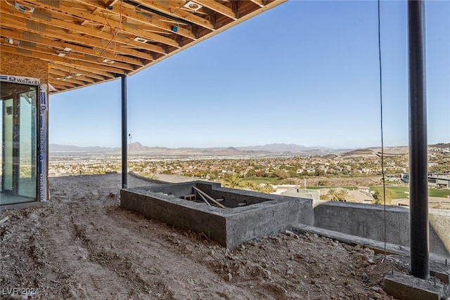 view of yard with a mountain view