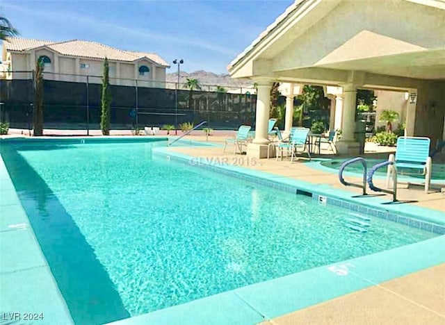 view of swimming pool