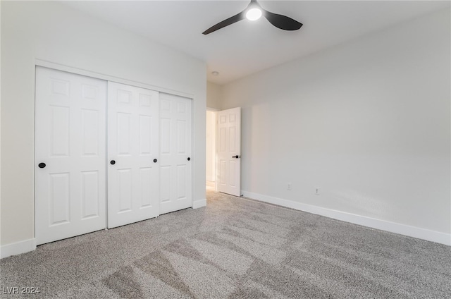 unfurnished bedroom with ceiling fan, carpet floors, and a closet