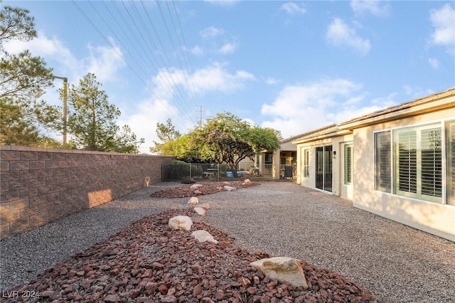 view of yard featuring a patio