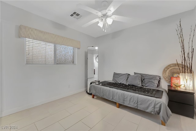 bedroom featuring ceiling fan