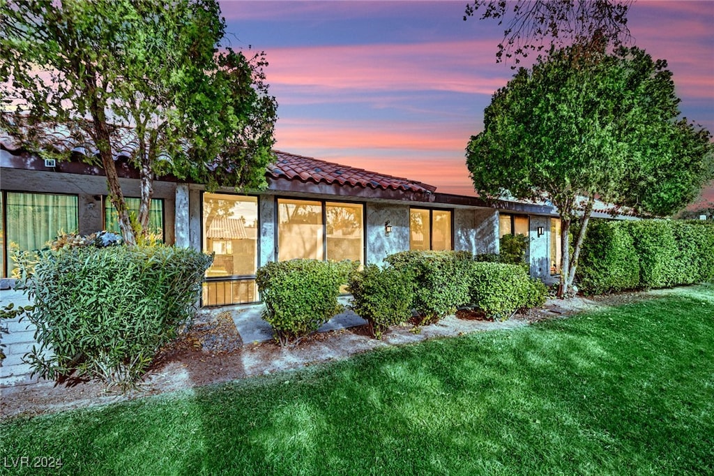 view of front of property with a lawn