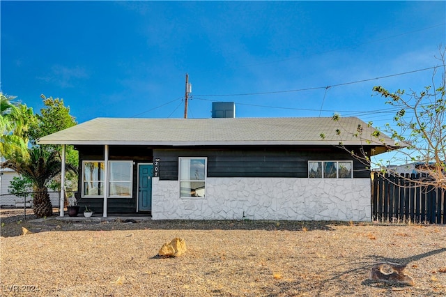 view of front of property