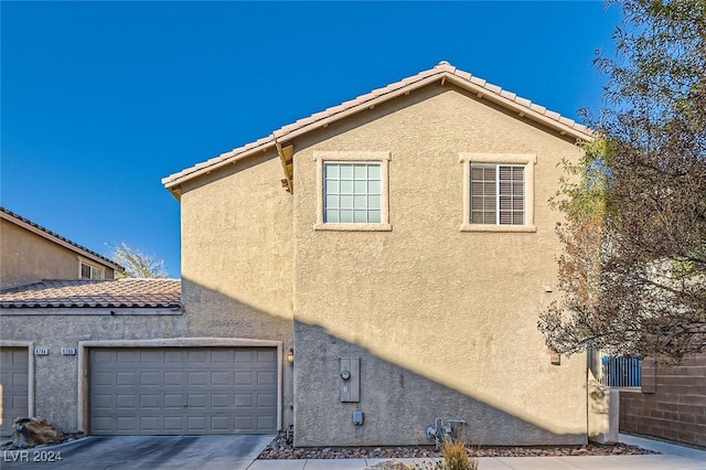 view of front facade with a garage