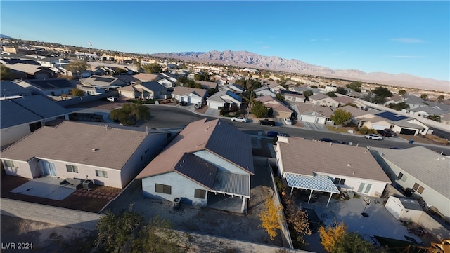 bird's eye view featuring a mountain view