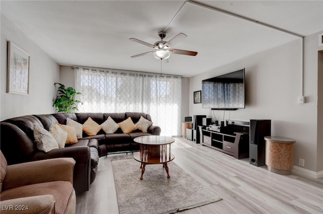 living room featuring light hardwood / wood-style floors and ceiling fan