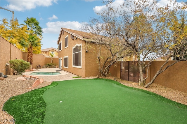 view of yard featuring a jacuzzi