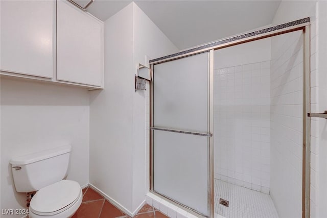 full bath featuring tile patterned floors, toilet, baseboards, and a stall shower