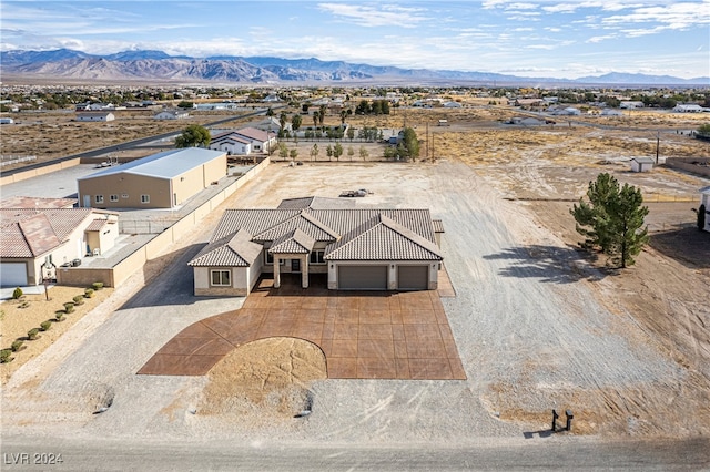 bird's eye view featuring a mountain view