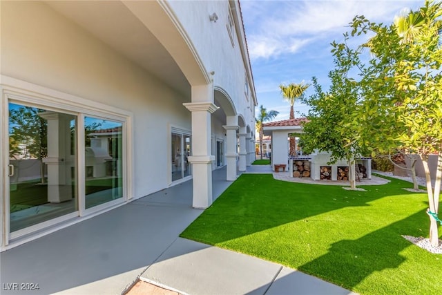 view of yard with a patio