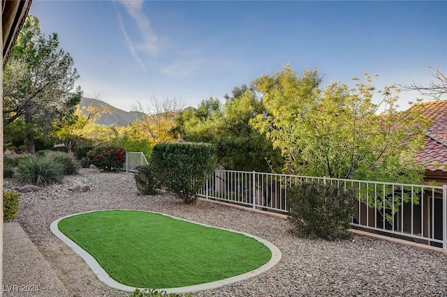 view of yard with a mountain view