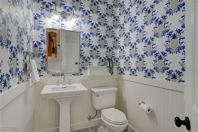 bathroom featuring toilet