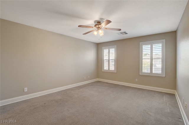 unfurnished room with carpet flooring and ceiling fan