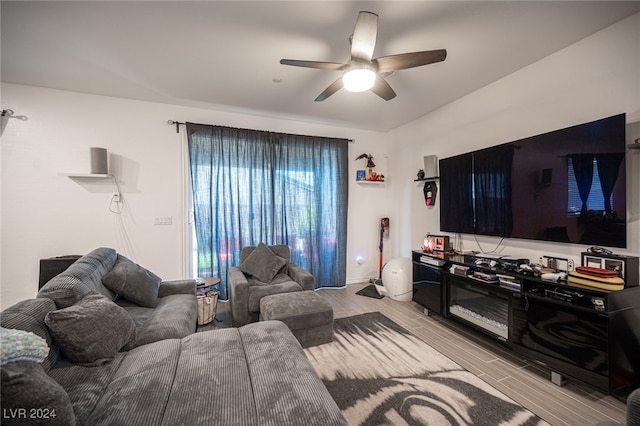 living room with light hardwood / wood-style flooring and ceiling fan