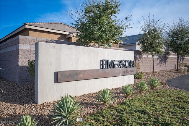 view of community / neighborhood sign