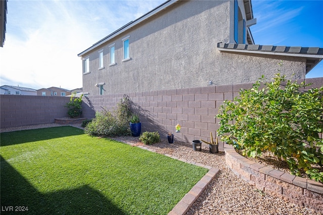 exterior space featuring a yard