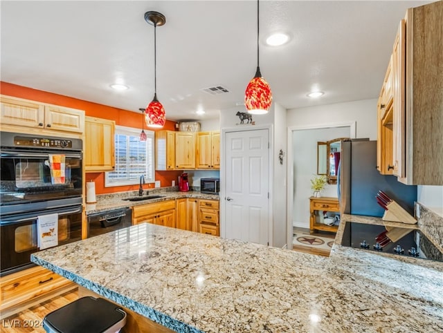 kitchen with sink, hanging light fixtures, kitchen peninsula, a breakfast bar area, and black appliances