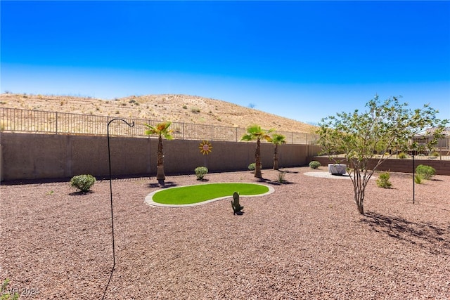 view of yard with a mountain view