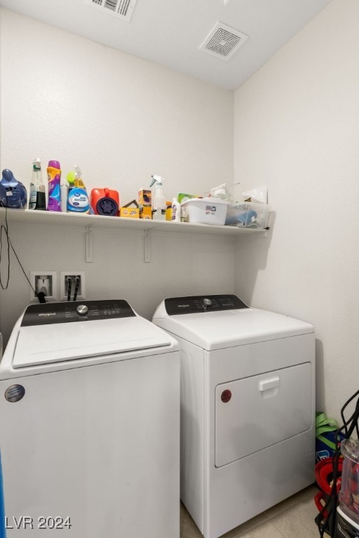 laundry room featuring washer and clothes dryer