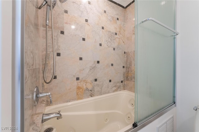 bathroom with tiled shower / bath