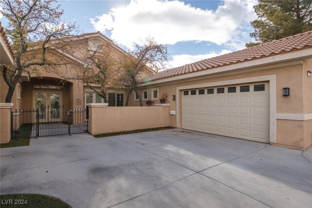 view of front facade featuring a garage