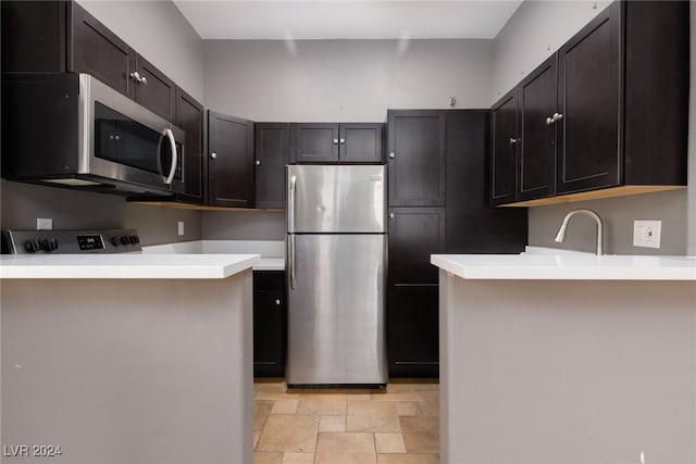 kitchen featuring kitchen peninsula, stainless steel appliances, and sink