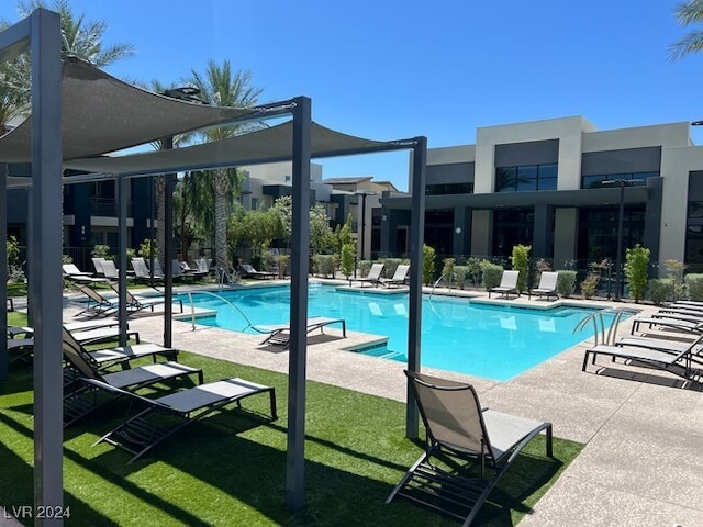 view of swimming pool featuring a patio