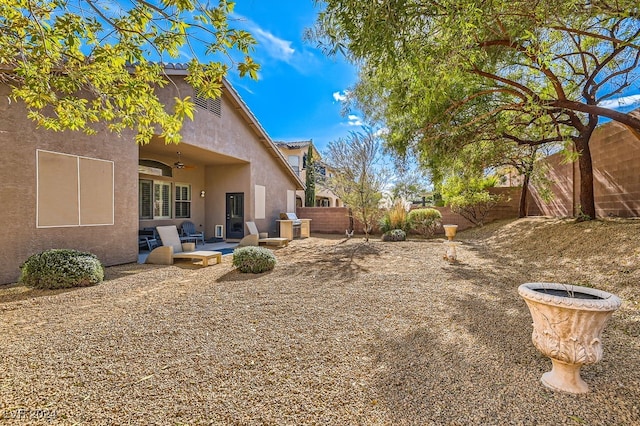 view of yard featuring a patio area