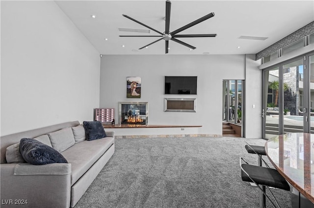 carpeted living room featuring ceiling fan