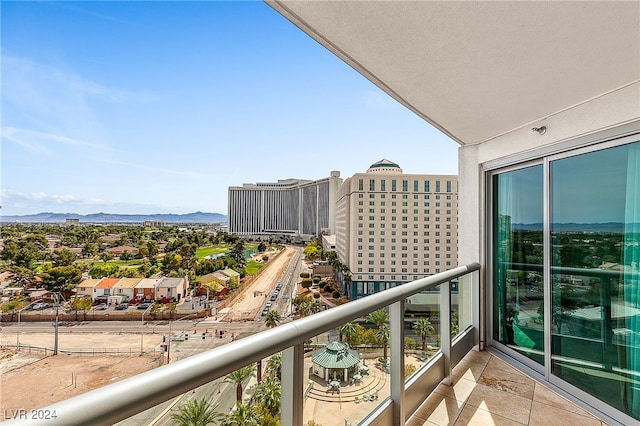 balcony featuring a mountain view