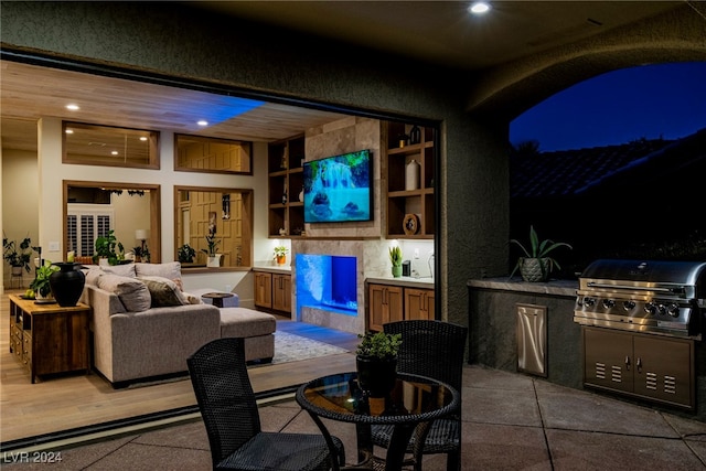 view of patio / terrace featuring outdoor lounge area, an outdoor kitchen, and area for grilling