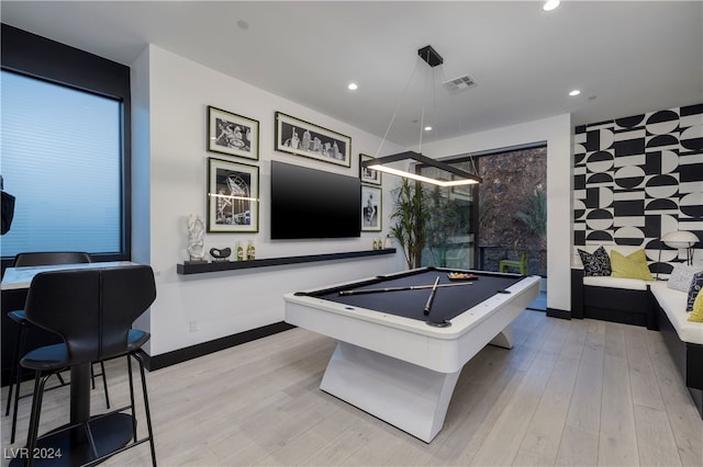 playroom featuring light hardwood / wood-style flooring and billiards