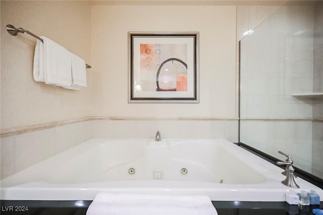 145 Harmon Ave Unit 208, Las Vegas, NV 89109 - full bathroom with a jetted tub