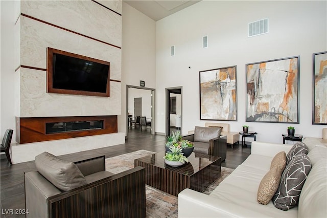 living room featuring a high ceiling