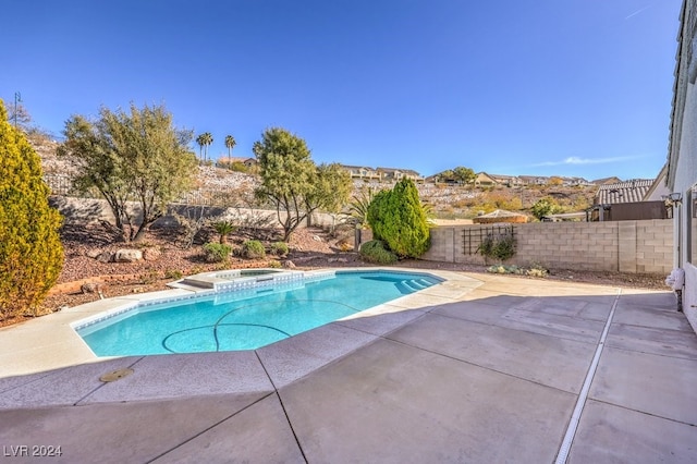 view of swimming pool