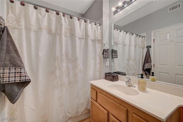 full bath with a shower with shower curtain, visible vents, and vanity